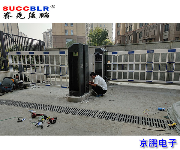 【停車(chē)場(chǎng)系統項目案例】唐山市路北區青龍湖金典溫哥華小區采用賽克藍鵬SUCCBLR空降閘